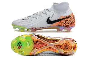 Nike Phantom Luna Elite NU FG, chuteira de futebol com design inovador e sola FG para desempenho excecional.