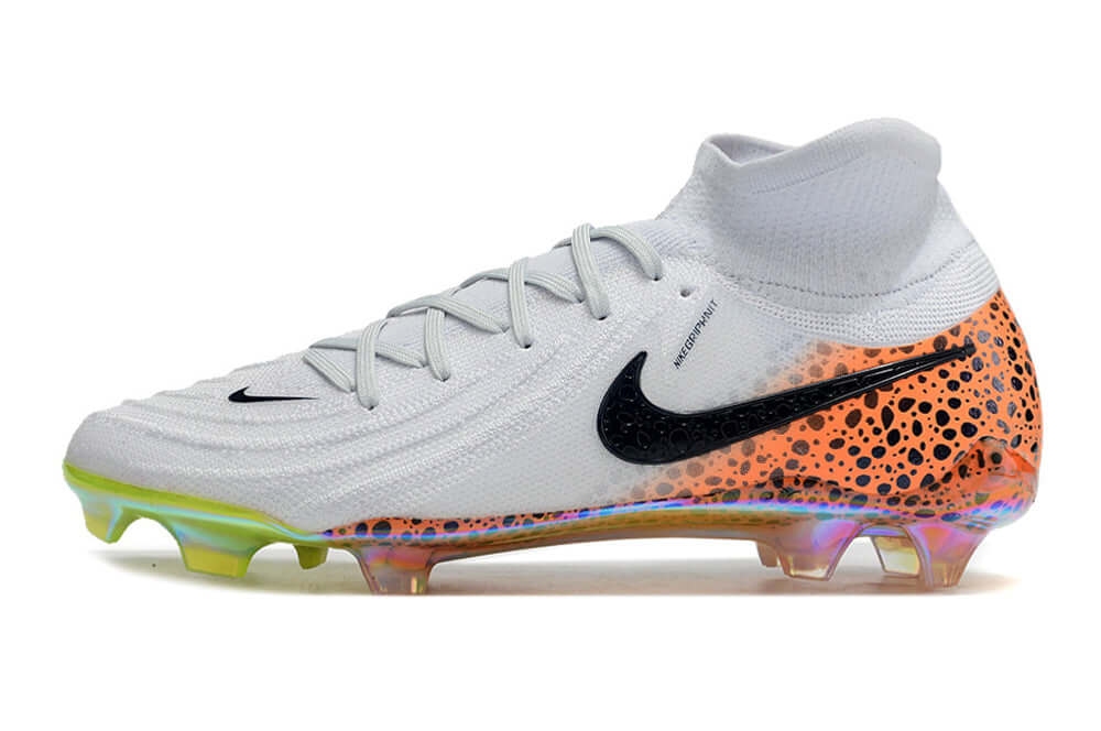 Chuteira Nike Phantom Luna Elite NU FG destacando o design inovador e a sola FG para desempenho em campo.