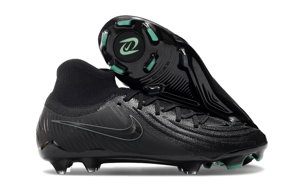 Nike Phantom Luna Elite NU FG Preta "Black Pack" com design minimalista e tecnologia avançada.
