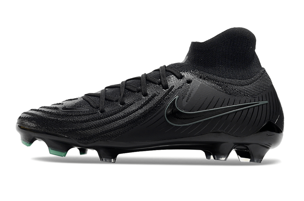 Nike Phantom Luna Elite NU FG Preta "Black Pack" chuteira de futebol elegante e avançada em preto.