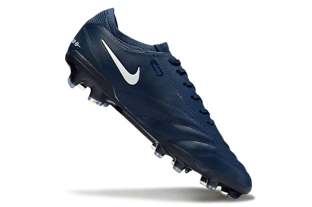 Nike Tiempo Legend 10 FG - Azul Escura - Edição Especial, chuteira em tom azul escuro com detalhes em branco.