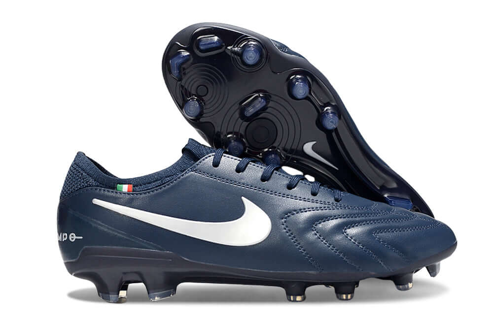 Nike Tiempo Legend 10 FG - Azul Escura - Edição Especial em fundo branco, destacando o design premium e tecnologias.