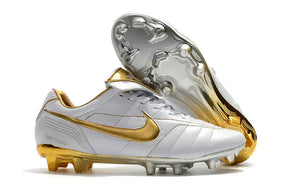 Nike Tiempo Legend 7 R10 FG Branca e Dourada - Chuteiras com design icônico em branco e dourado.