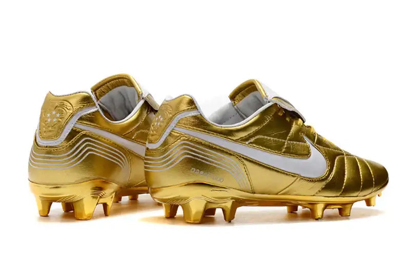 Nike Tiempo Legend 7 R10 FG Dourado e Branco - Botas de futebol em dourado e branco, perfeitas para o campo.