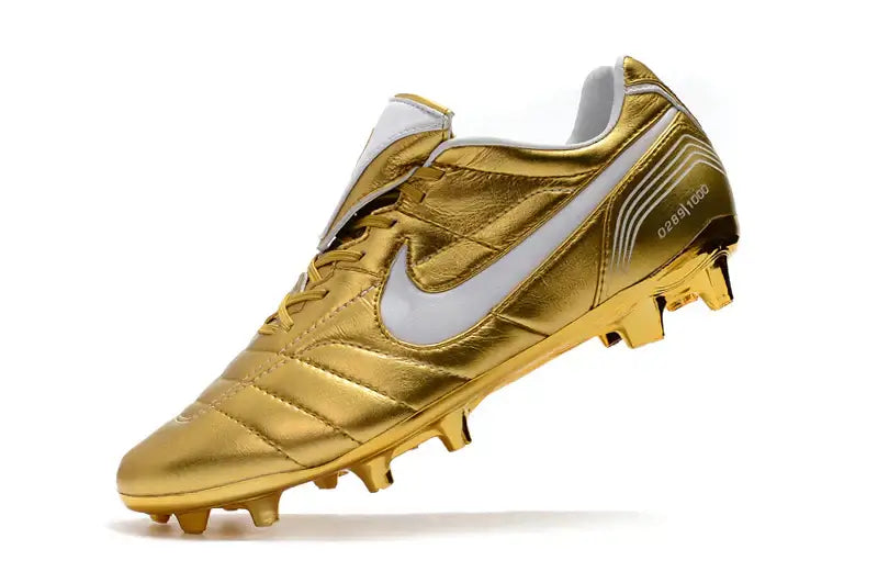 Nike Tiempo Legend 7 R10 FG Dourado e Branco em destaque com design dourado e branco.