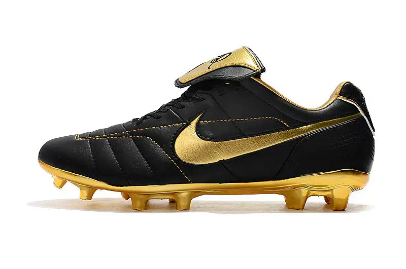 Nike Tiempo Legend 7 R10 FG Preta e Dourado - Chuteira de futebol em preto e dourado, design elegante e tecnologia avançada.