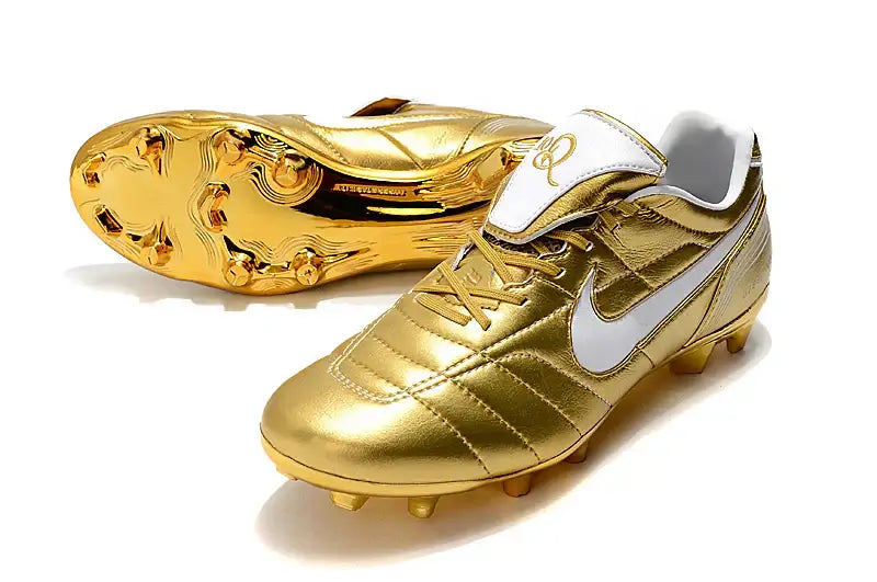 Nike Tiempo Legend 7 R10 FG Dourado e Branco com design em dourado e branco