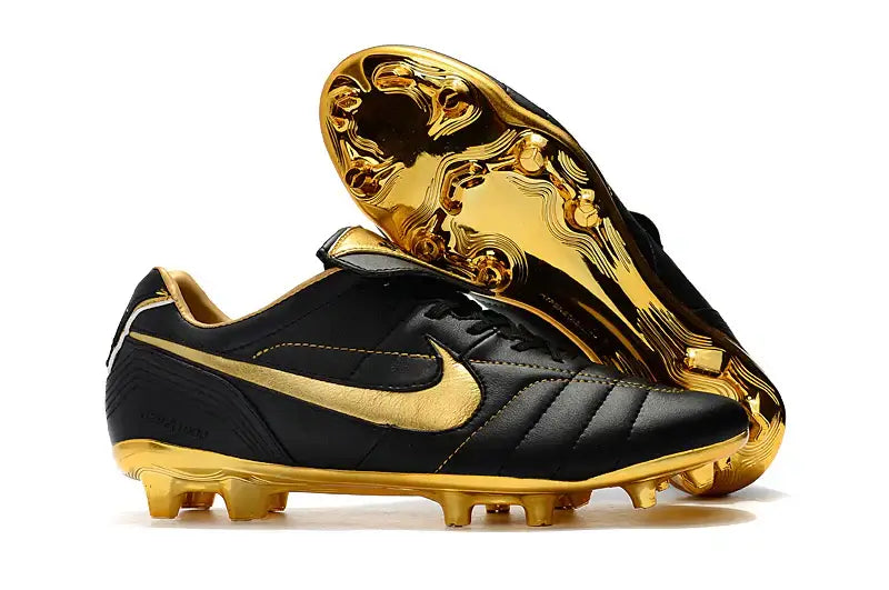 Nike Tiempo Legend 7 R10 FG Preta e Dourado com design preto e dourado, ideal para desempenho no futebol.