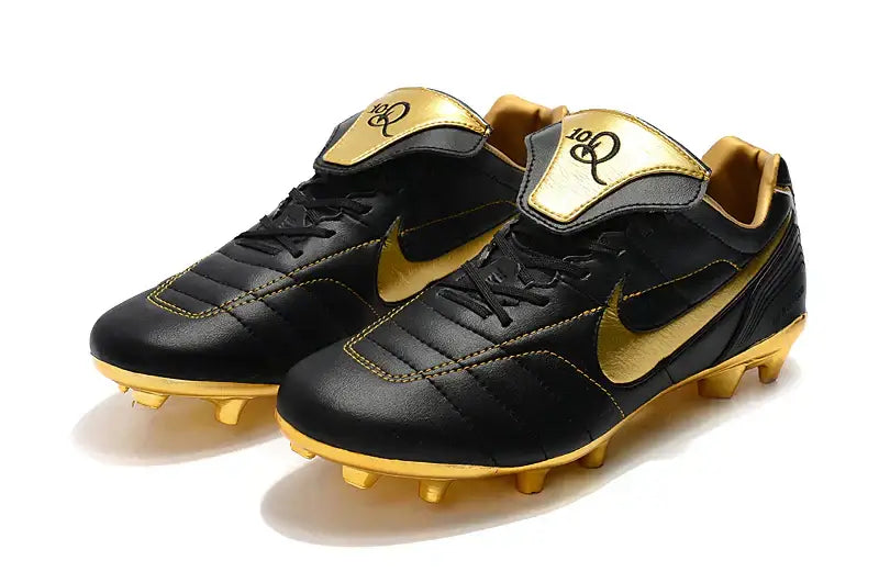 Nike Tiempo Legend 7 R10 FG Preta e Dourado - bota de futebol em preto e dourado com design elegante.