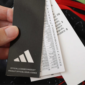 Etiqueta de produto oficial com informações de cuidados e licenciamento para a camisola Benfica.