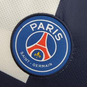 Logo do PSG Home 13/14 Retro Azul Olympic, representando o Paris Saint-Germain.