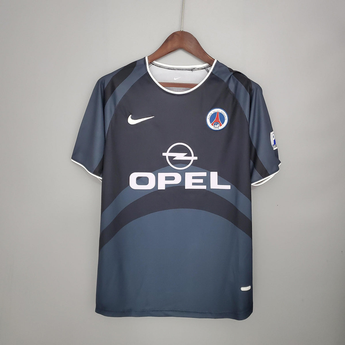 Camisa PSG Away 01/02 Retro Azul Olympic com logo da Nike e patrocinador Opel, estilo vintage.
