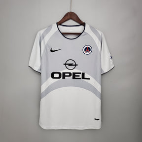 Camisola PSG Away 01/02 Retro branca com detalhes em cinza e logo da Nike e Opel.