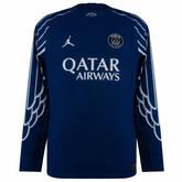 Camisa PSG fourth 24/25 manga longa na cor azul escuro com detalhes e logo do time.