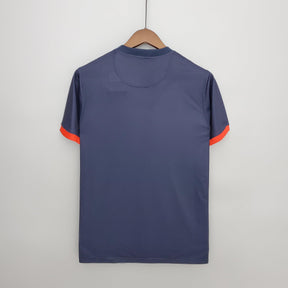 Camiseta PSG Home 13/14 Retro Azul Olympic vista traseira com detalhes em laranja.