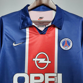 PSG Home 98/99 Retro Azul e Vermelho, camiseta do Paris Saint-Germain com detalhes em vermelho e azul.