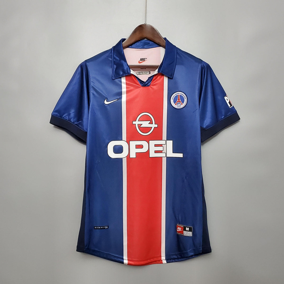 PSG Home 98/99 Retro Azul e Vermelho, camiseta do Paris Saint-Germain, estilo clássico e nostálgico.