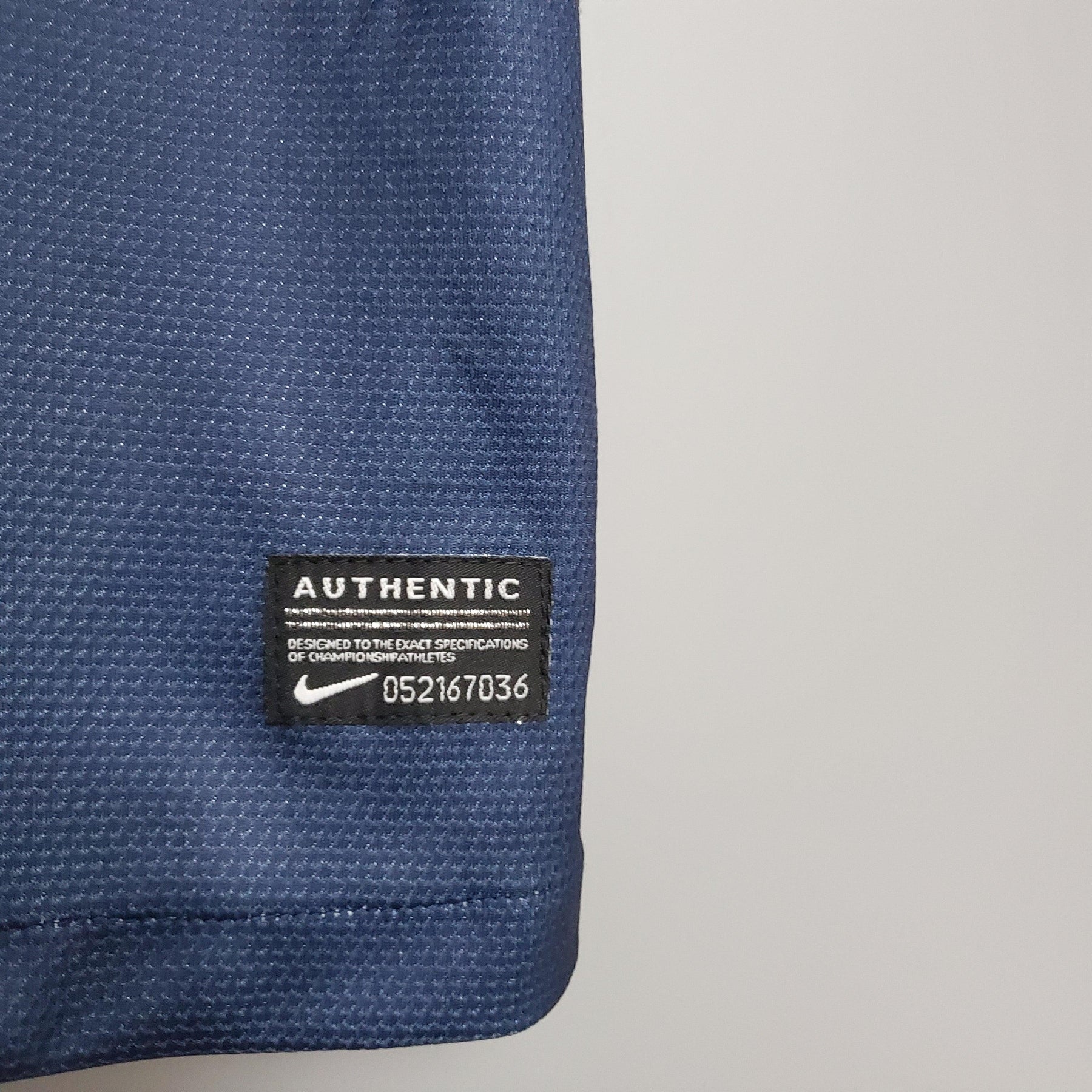 Etiqueta de autenticidade da camisola PSG Home 12/13 Retro Azul Marinho da Nike.