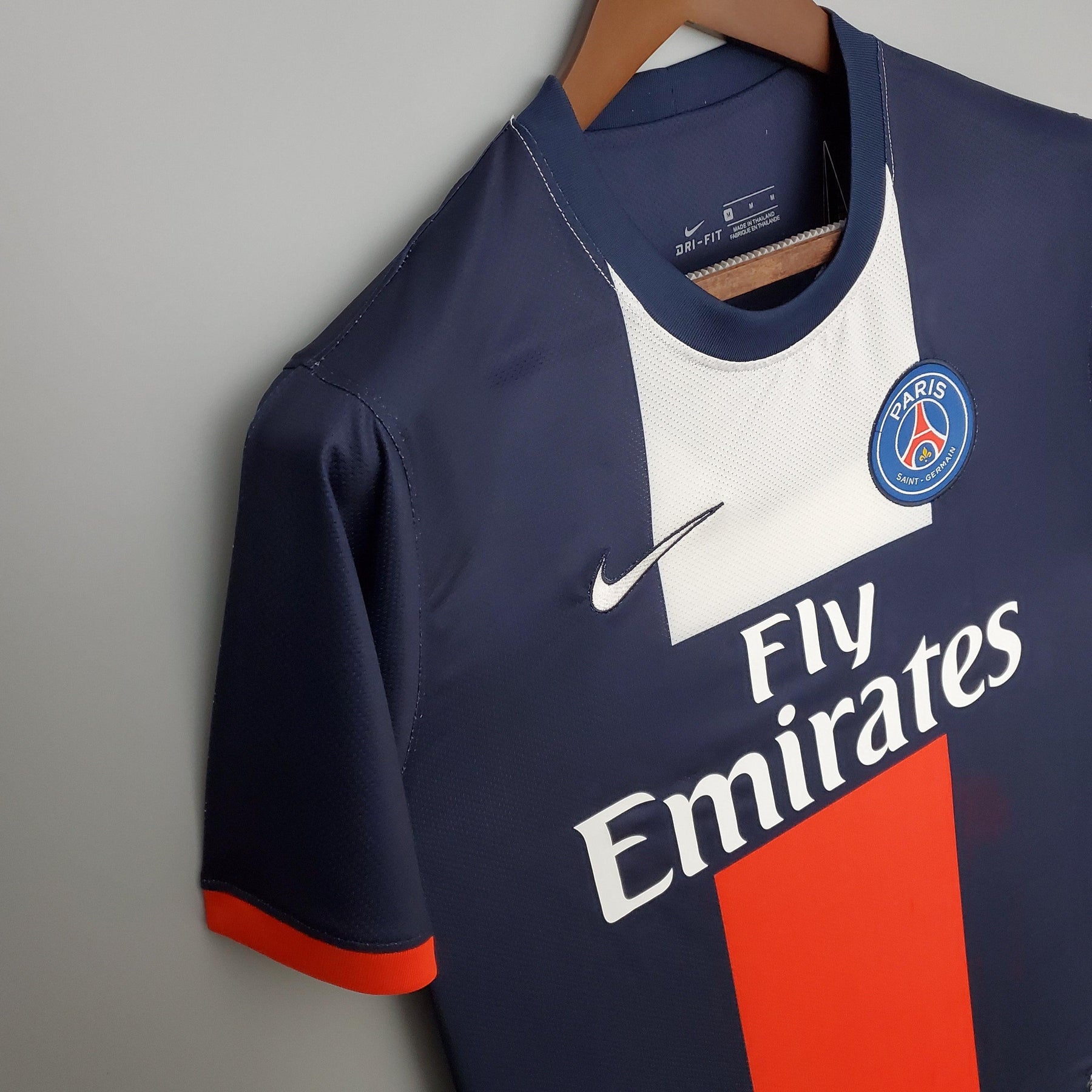 Camisa PSG Home 13/14 Retro Azul Olympic com logo e detalhes da Nike e Emirates.