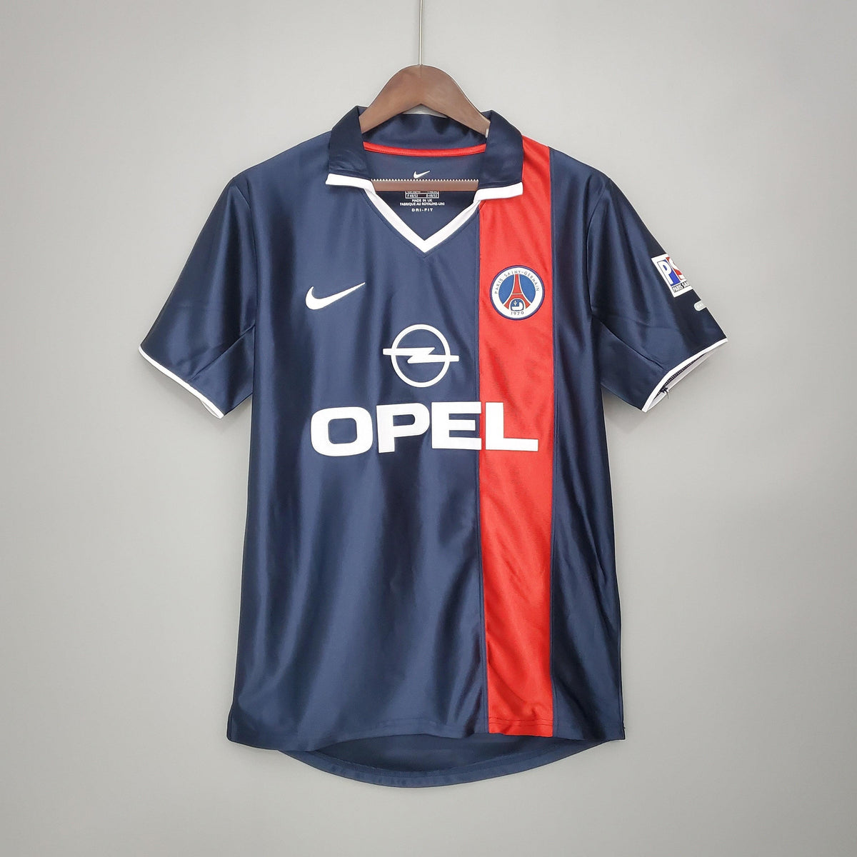 Camisa PSG Home 01/02 Retro Azul Olympic com detalhes em vermelho e logo da Nike.